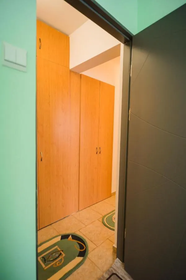 Rustic & Spacious 3Br Apartment ブカレスト