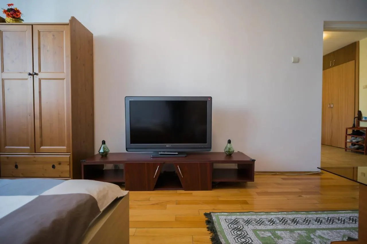 Rustic & Spacious 3Br Apartment ブカレスト