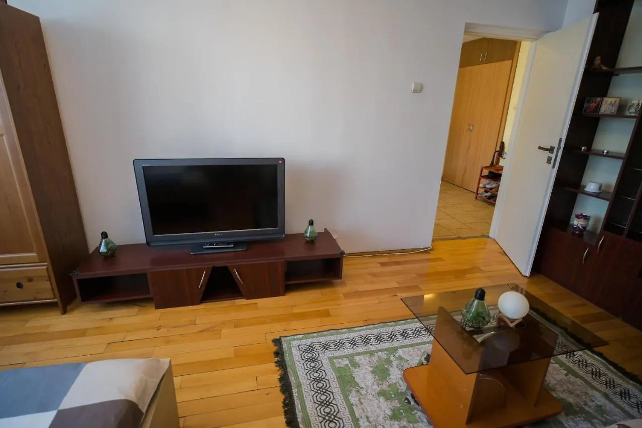 Rustic & Spacious 3Br Apartment ブカレスト
